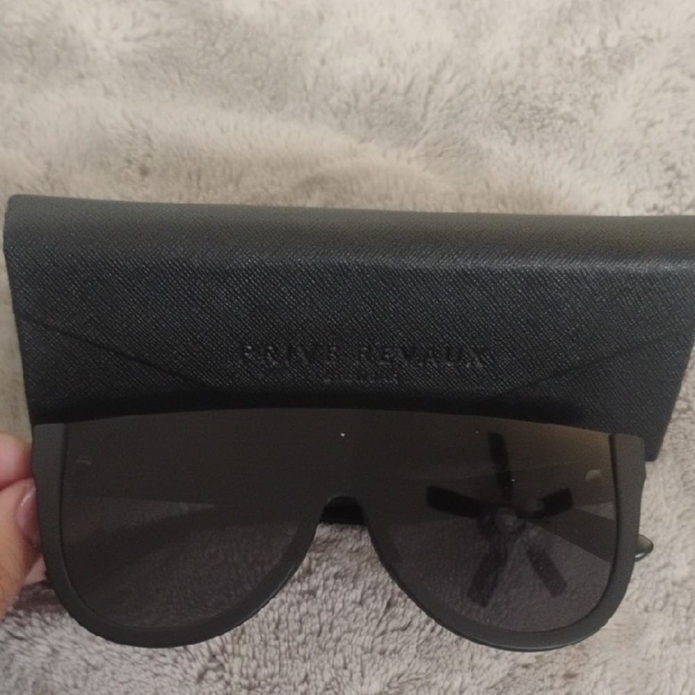 Privé Revaux Black Sunglasses And Case